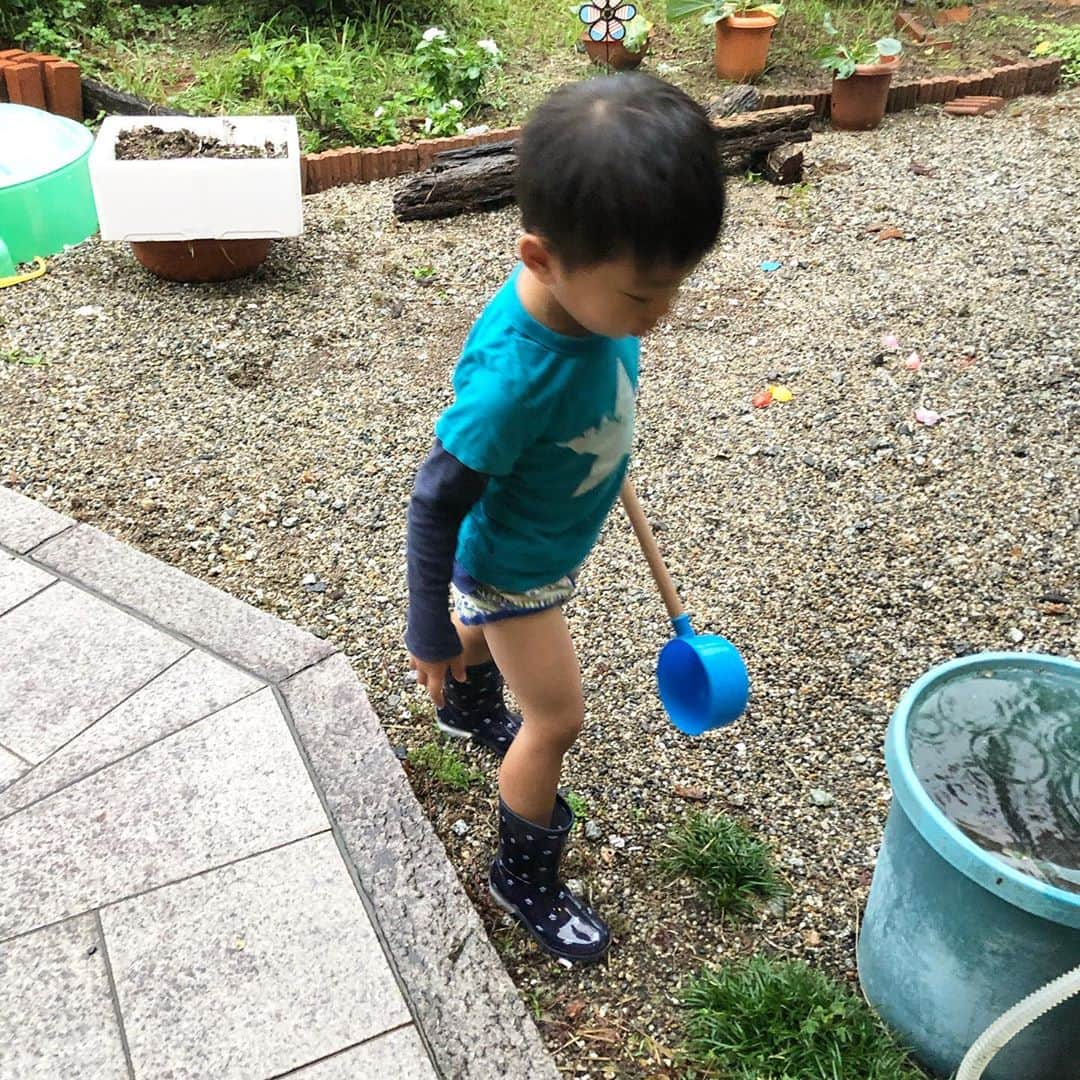 生島早織さんのインスタグラム写真 - (生島早織Instagram)「母と過ごす休日⛩  1時間ゆっくり歩いて〜  「何だこれ〜🕸🕷』  ランチして自宅に戻ると数時間後イエローマンが帰って来た❤️  パンツマンも帰って来た🩲🤣❤️  また明日から頑張ろう⛳️💪  #双子育児 #双子ママ #母と2人で #三輪明神 #地元です #双子それぞれ #幼稚園から」10月9日 6時20分 - saori.ikushima