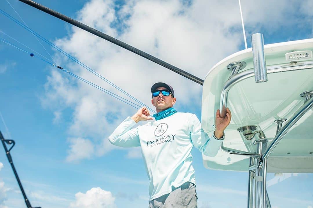 Costa Sunglassesのインスタグラム：「It’s always been our mission to help people #SeeWhatsOutThere.   This #WorldSightDay, we’re partnering with @OneSight and supporting their mission of bringing eye exams and glasses to 1 in 7 people around the world who lack access to vision care. Learn how you can help at the link in our bio. #BornOnTheWater」