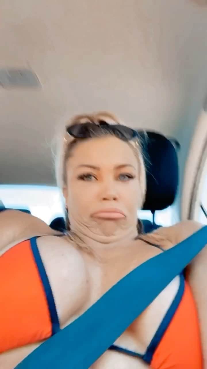 Lauren Drain Kaganのインスタグラム：「Selfie vids to crush versus BFF - am I right? 😝 Tag your bestie or crush 😂」