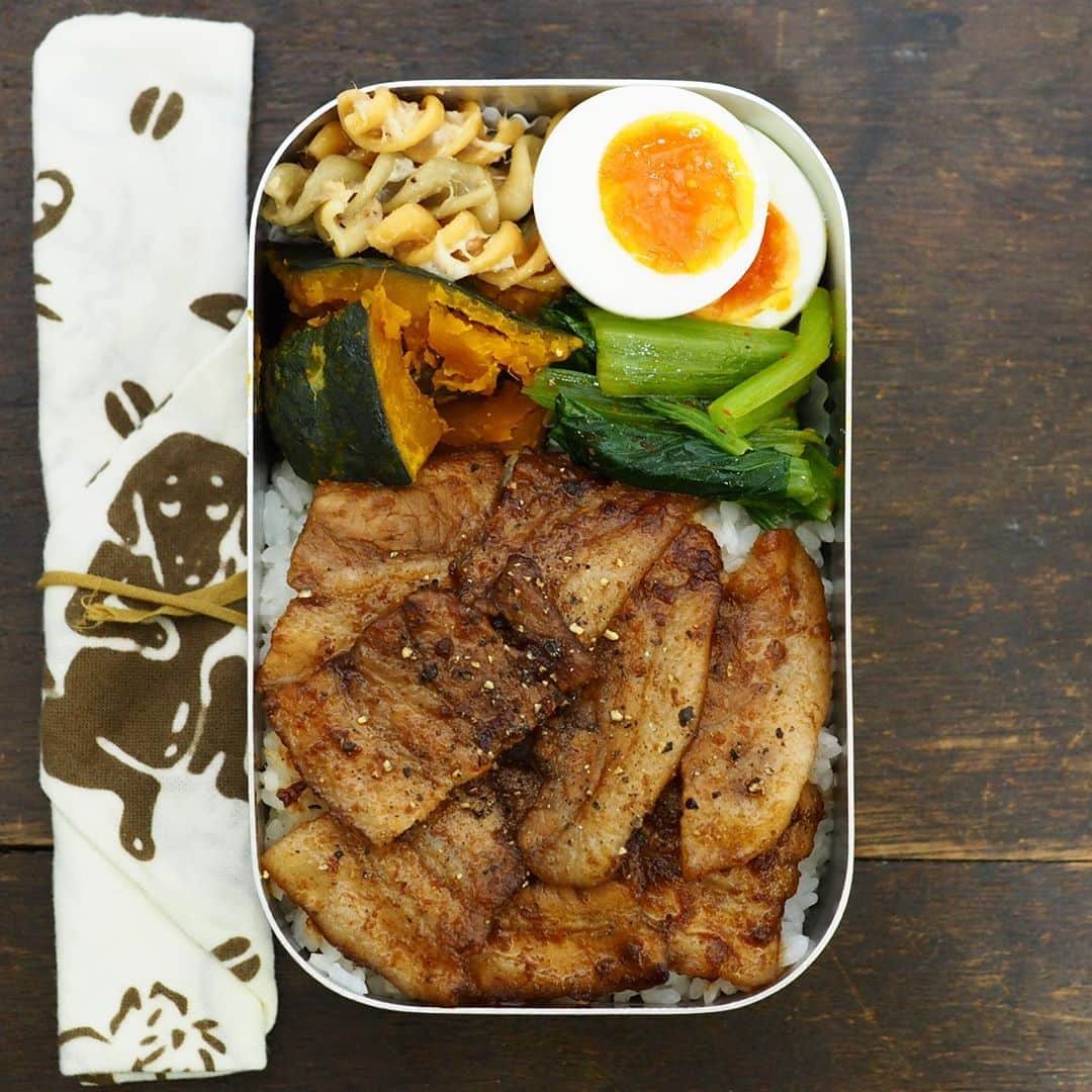 のインスタグラム：「10.09 豚バラ肉焼肉のっけ弁当  #roco弁 #お弁当#obento#bento」