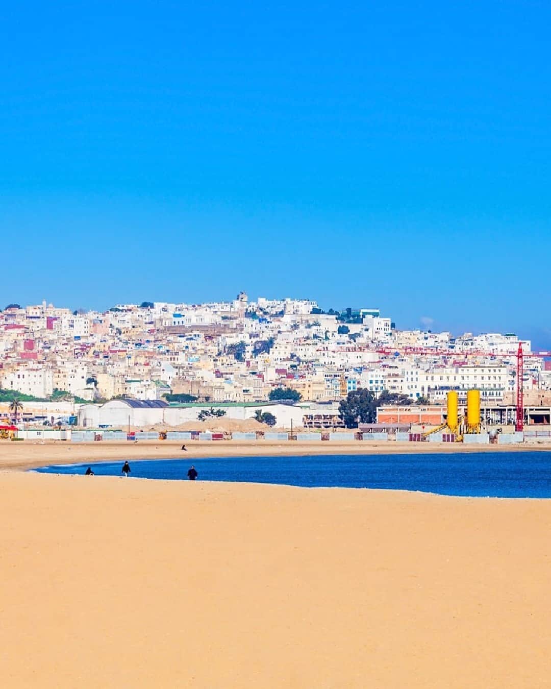 Lonely Planetのインスタグラム：「With thousands of miles of coastline, Morocco, a country known for dunes and The Sahara, offers up some pretty lovely coastal landscapes great for a day at the shore.   Follow the link in our bio to discover the top 10  beaches in Morocco.」