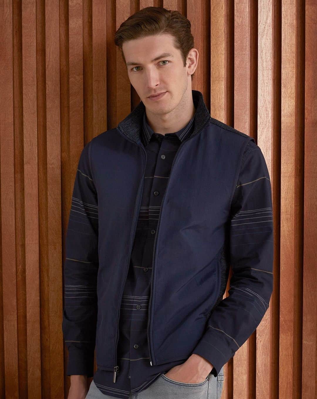 ペリーエリスのインスタグラム：「Casually cool - transition into fall with new versatile styles.  Extra soft fleece completes the ultimate autumn look. #lifereadysince1976」