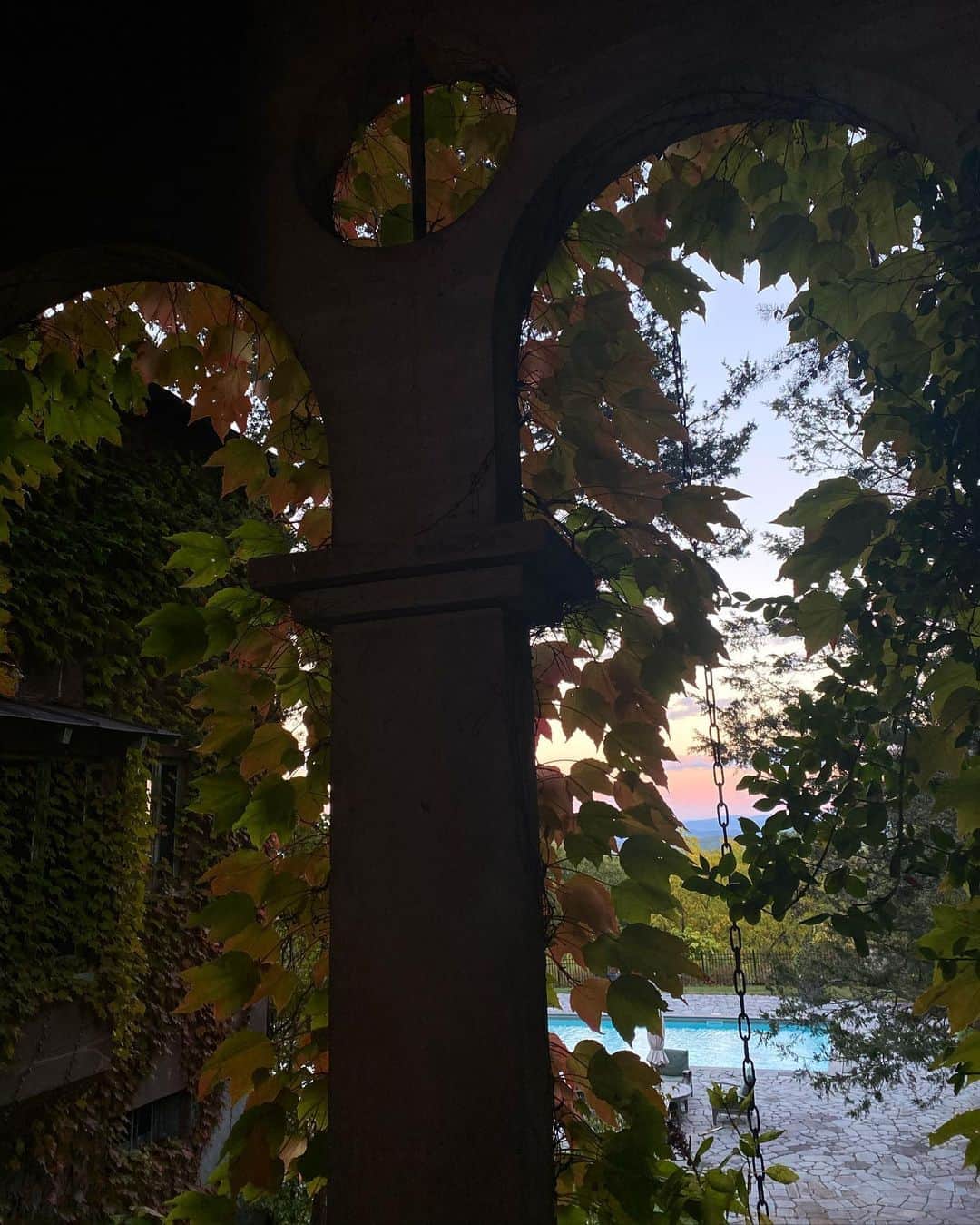 稲木ジョージのインスタグラム：「So good to be back 🏰🍂」