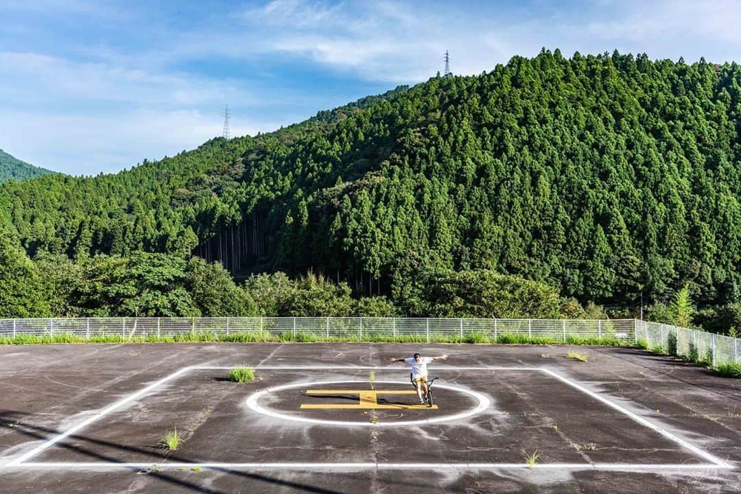 宇野陽介さんのインスタグラム写真 - (宇野陽介Instagram)「Life goes on. 今日は、原点へ photo by @satoshi.saijo  #aresbikes #bmx #flatland #still #work #ride #freestyle #ug #madbunny #dvsshoes #fusioninc」10月9日 7時24分 - yorkuno