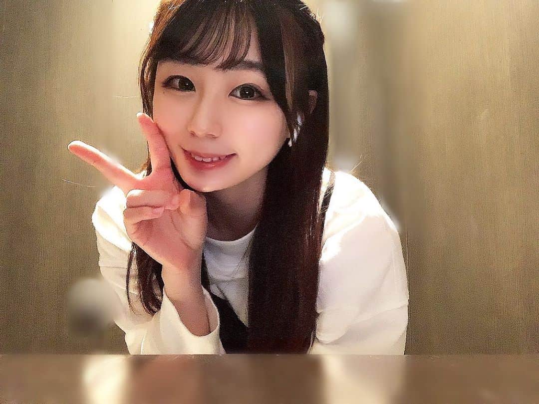 のインスタグラム：「﻿ ﻿ おはようございます！﻿ ﻿ ﻿ 今日も冷たい雨が降り続いてますね😣☔️☔️☔️﻿ ﻿ ﻿ 気温も冷え込んでるので風邪ひかないように気をつけてくださいね😥🙏﻿ ﻿ ﻿ 私は昨夜何ヶ月ぶり！？﻿ ぐらいに湯船につかりました☺️🛁♨️🧺﻿ ﻿ お湯に浸かるのが最高〜な季節がやってきましたね♨︎♨︎﻿ ﻿ 皆さんはもうお湯はって入ってますか？😊💭♨️﻿ ﻿ ﻿ ﻿ 今日からBuffaloesは﻿ 北海道日本ハムファイターズとの3連戦⚾️✨﻿ （今日はドーム球場でよかった☺️💭）﻿ ﻿ 悪天候に負けずBuffaloes勝利するぞーー✊💥💥﻿ ﻿ 応援頑張りましょう📣💕﻿ ﻿ ﻿ ﻿ #Bs2020 #orixbuffaloes #baseball #オリックスバファローズ #プロ野球 #bsgirls #野球 #オリックス #オリ姫 #野球女子 #京セラドーム #京セラドーム大阪 #球場 #大阪 #instagood #instalike #followｍe」