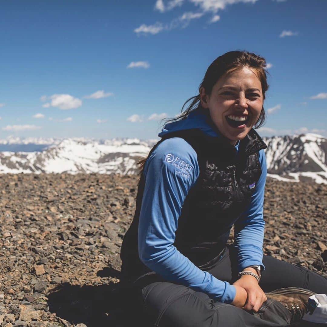 のインスタグラム：「"During cancer, I was no longer in control of my body–I was pumped with chemicals and I moved from treatment to treatment. For some of my treatments, I was in my hospital room for days without being able to go outside or walk untethered by crutches and an IV pole. Being outside [through First Descents] and being active was suddenly a way that I could regain control of my body and feel strong for the first time since my diagnosis.” - Angelina Mangiardi — Click the link in our bio to learn how Angelina overcame cancer through the power of the outdoors.  #ospreypacks #cancer #cancersurvivor #poweroftheoutdoors #naturetherapy」