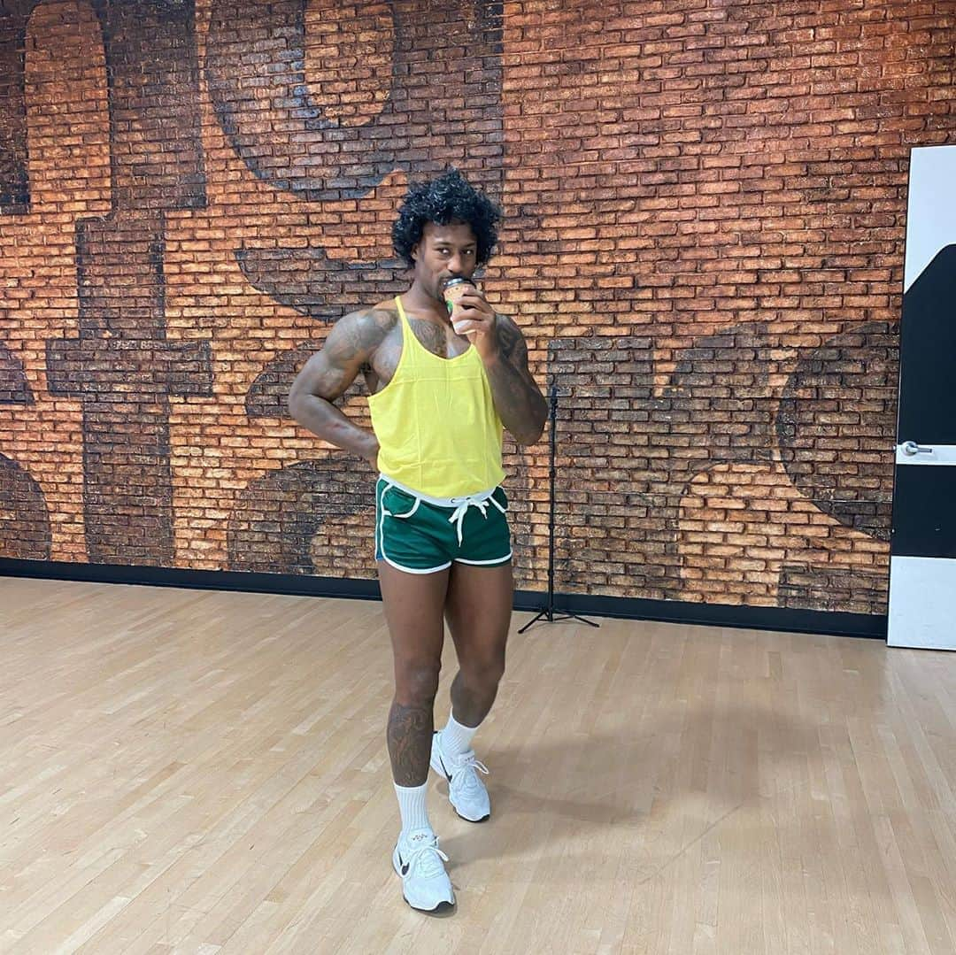 Peta Murgatroydさんのインスタグラム写真 - (Peta MurgatroydInstagram)「Meet Debbie and Duke 🤣   If you know me, you know 80’s workout attire is my JAMMMMMM🎙 #tango #teamdavisisdancing」10月9日 7時57分 - petamurgatroyd