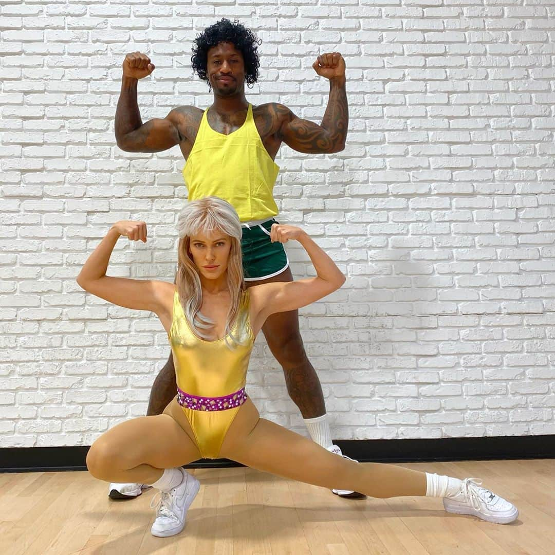 Peta Murgatroydさんのインスタグラム写真 - (Peta MurgatroydInstagram)「Meet Debbie and Duke 🤣   If you know me, you know 80’s workout attire is my JAMMMMMM🎙 #tango #teamdavisisdancing」10月9日 7時57分 - petamurgatroyd