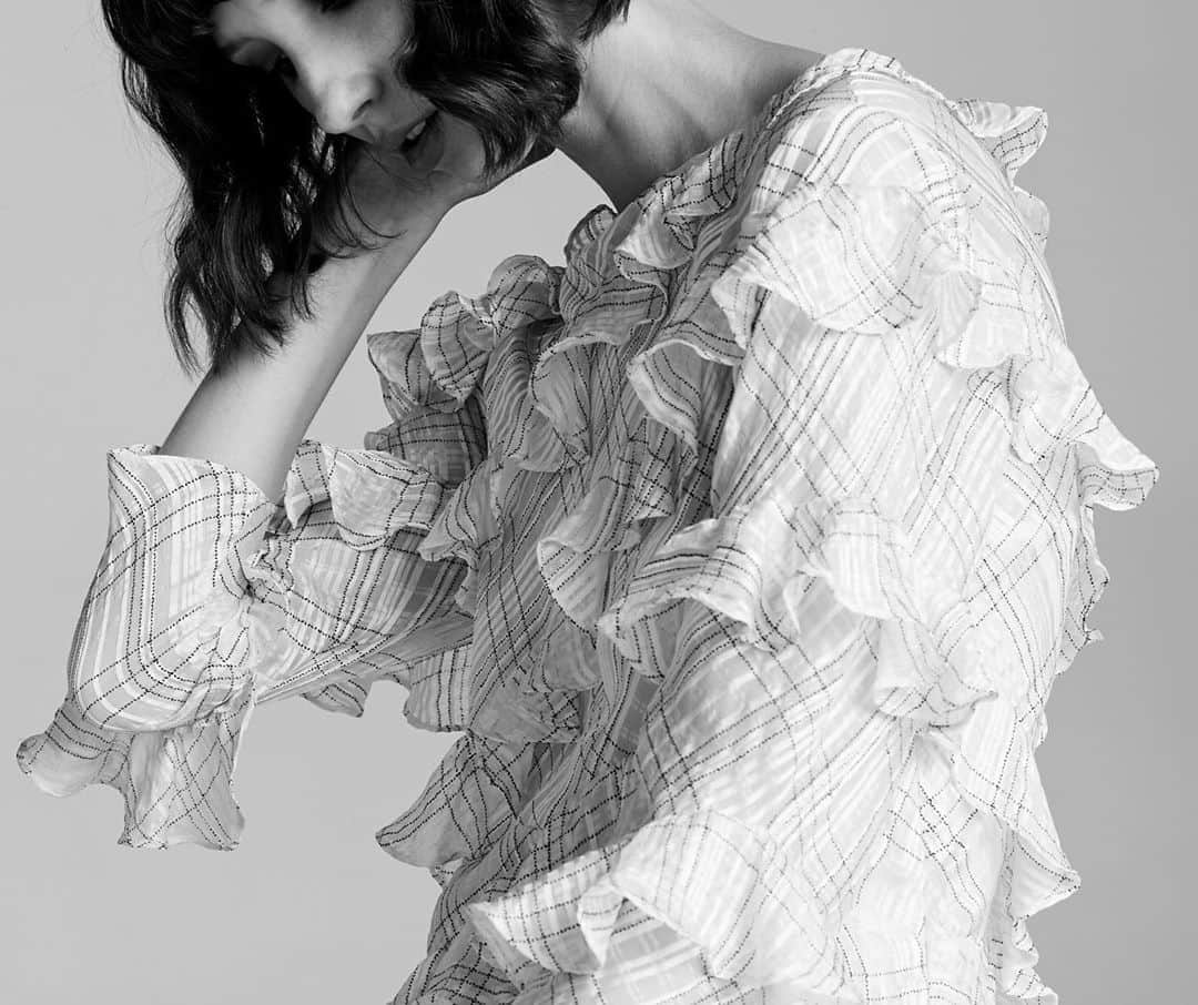 レベッカテイラーのインスタグラム：「Finding movement in silk ruffles.」
