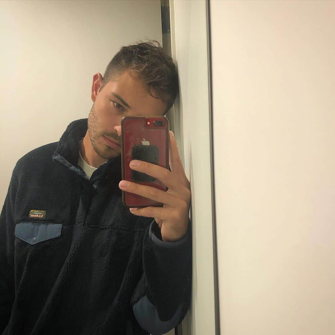 フランシスコ･ラチョースキーのインスタグラム：「#gofundme to get a new phone 😁😁😆😂🤣 lol」