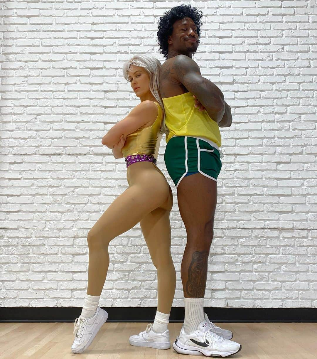 Peta Murgatroydさんのインスタグラム写真 - (Peta MurgatroydInstagram)「Debbie & Duke 💥For one night only....Monday on @dancingabc 💪🏻 (and ya’ll I have skin colored tights on)」10月9日 8時28分 - petamurgatroyd