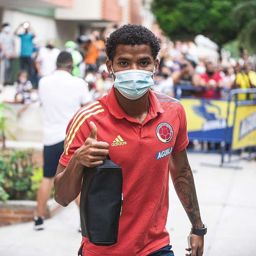 サッカー コロンビア代表チームのインスタグラム：「📸🤙☝️👍  @wilkpo  @alfredomorelos30  @luisfmuriel9  @duvanzapata91  @johanmojica  @_stefanmedina   #VamosColombia 🇨🇴」