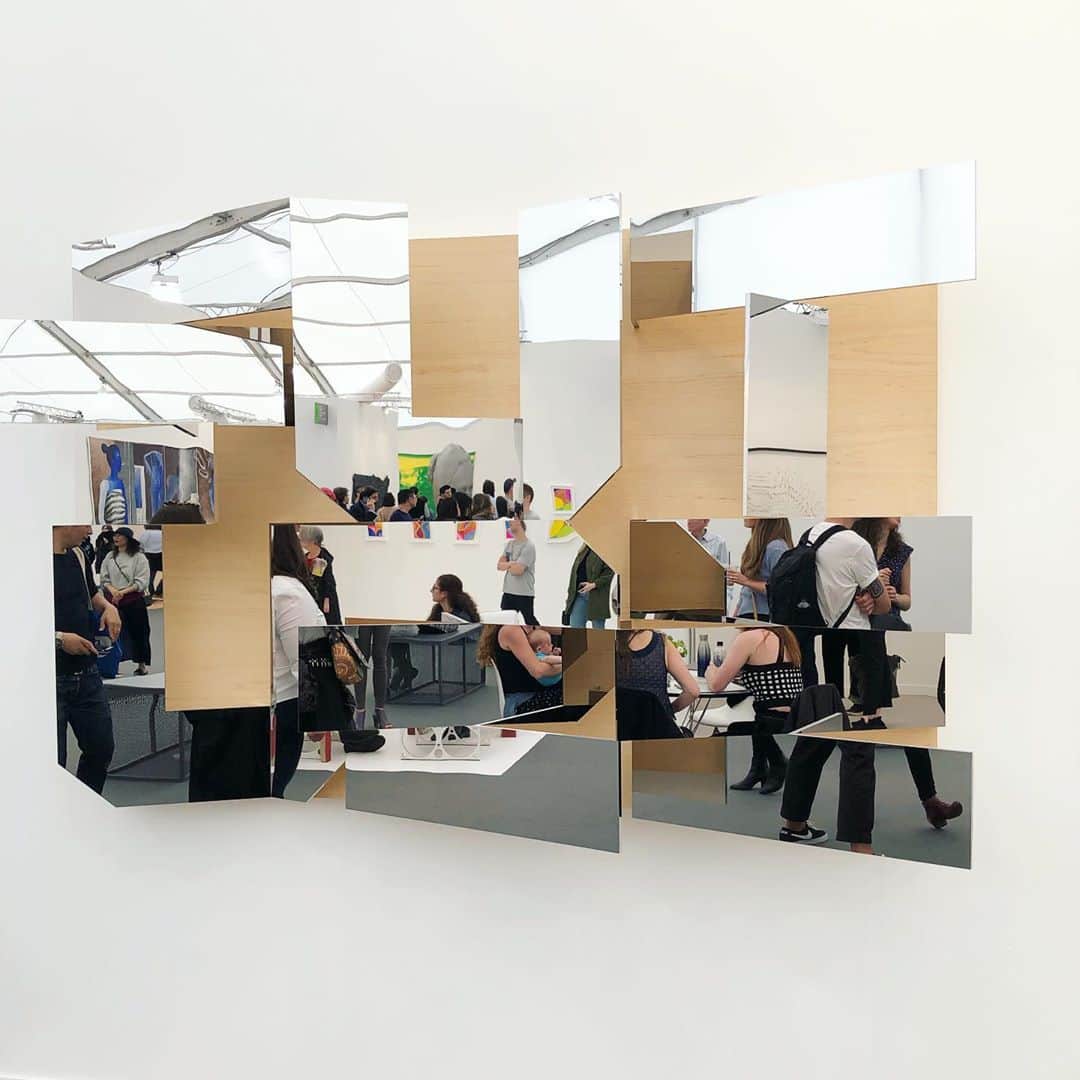 岡田育さんのインスタグラム写真 - (岡田育Instagram)「“Reflections” . #jamescasebere #dougaitken  #vanderleilopes #peteralexanderartist #helenpashgian and more #friezeartfair2019」10月9日 8時34分 - okadaic