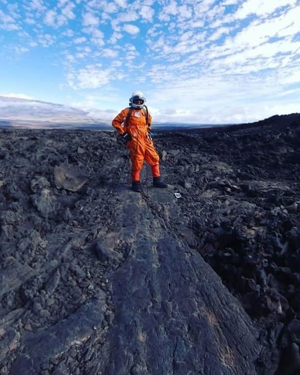 Discoveryさんのインスタグラム写真 - (DiscoveryInstagram)「Mars on Earth.  Analog astronaut Dr. Sian Proctor shares photos from the all-female @sensoria_program Mars 2020 mission at the Hawaii Space Exploration Analog and Simulation (@hi_seas_official) Habitat. The simulated Mars environment helps prepare humans for further space exploration.  Photos: Dr. Sian Proctor (@drsianproctor)」10月9日 8時48分 - discovery