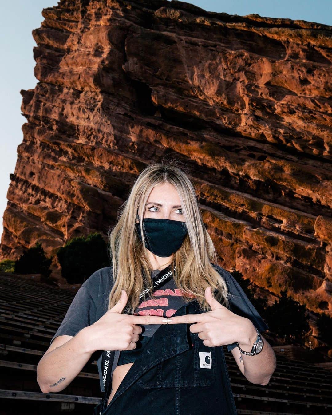アリソン・ワンダーランドのインスタグラム：「went to red rocks today w @saidthesky to pray to the 2021 gods that we can all go back next year 🥺 👉👈」