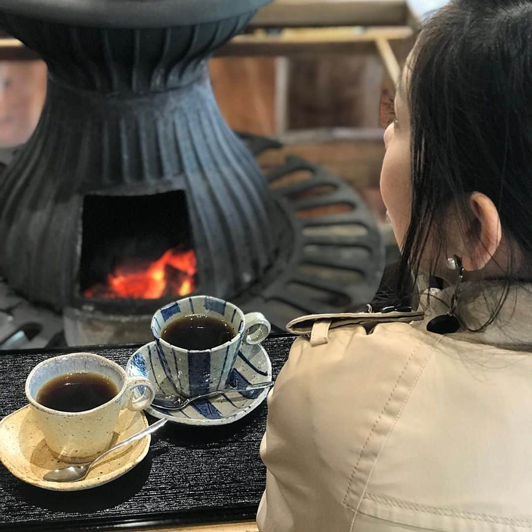 塚田文さんのインスタグラム写真 - (塚田文Instagram)「和歌山県の生石高原(おいし)  紀美野町と有田川町にまたがる標高870㍍の 生石ヶ峰に広がるススキの名所です。 県立自然公園に指定されています。  今が見頃なんですって。  写真は2018年の見頃を過ぎたころ。 また行きたい場所です。  2枚目の動画は耳をすますとどなたかが吹かれているリコーダーの音色が聴こえてきます🥳  帰りは「麺dining月乃家」で和歌山ラーメン🍜 冷えた体を温めました。  最後は和歌山県民行き付けの スーパー〝松源(まつげん)〟  #和歌山県 #生石高原 #ススキの名所 #有田川町 #紀美野町 #和歌山ラーメン #スーパー松源#松源あんぱん #食べたいなぁ  #japan #japantrip #japantravel #wakayama #oishihighland #oishikogen #susukigrass #japanesesilvergrass」10月9日 9時07分 - tsukadaaya1976