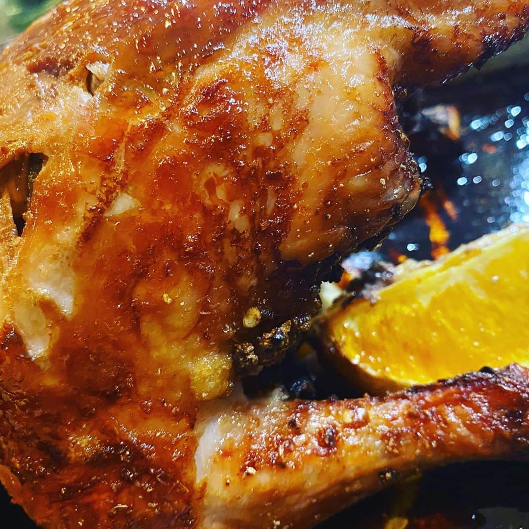 ケリスのインスタグラム：「Orange turmeric roasted chicken gold mine box #8」