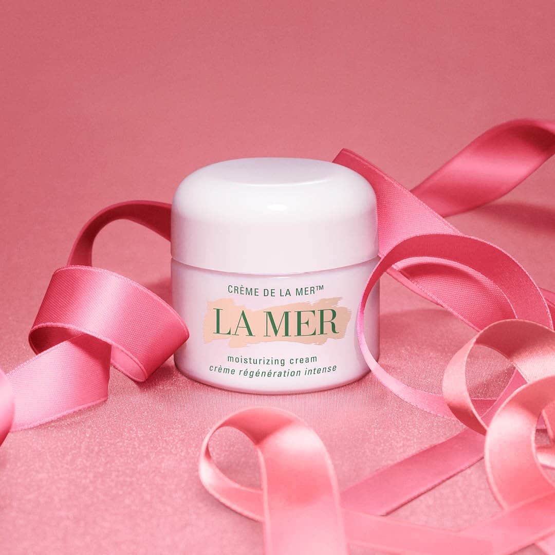 ドゥラメールのインスタグラム：「La Mer will donate 100% of the purchase price of this Crème de la Mer 1oz, with a maximum donation of $100,000 to the Breast Cancer Research Foundation® (@bcrfcure) from 10/1/20 – 10/31/20.」