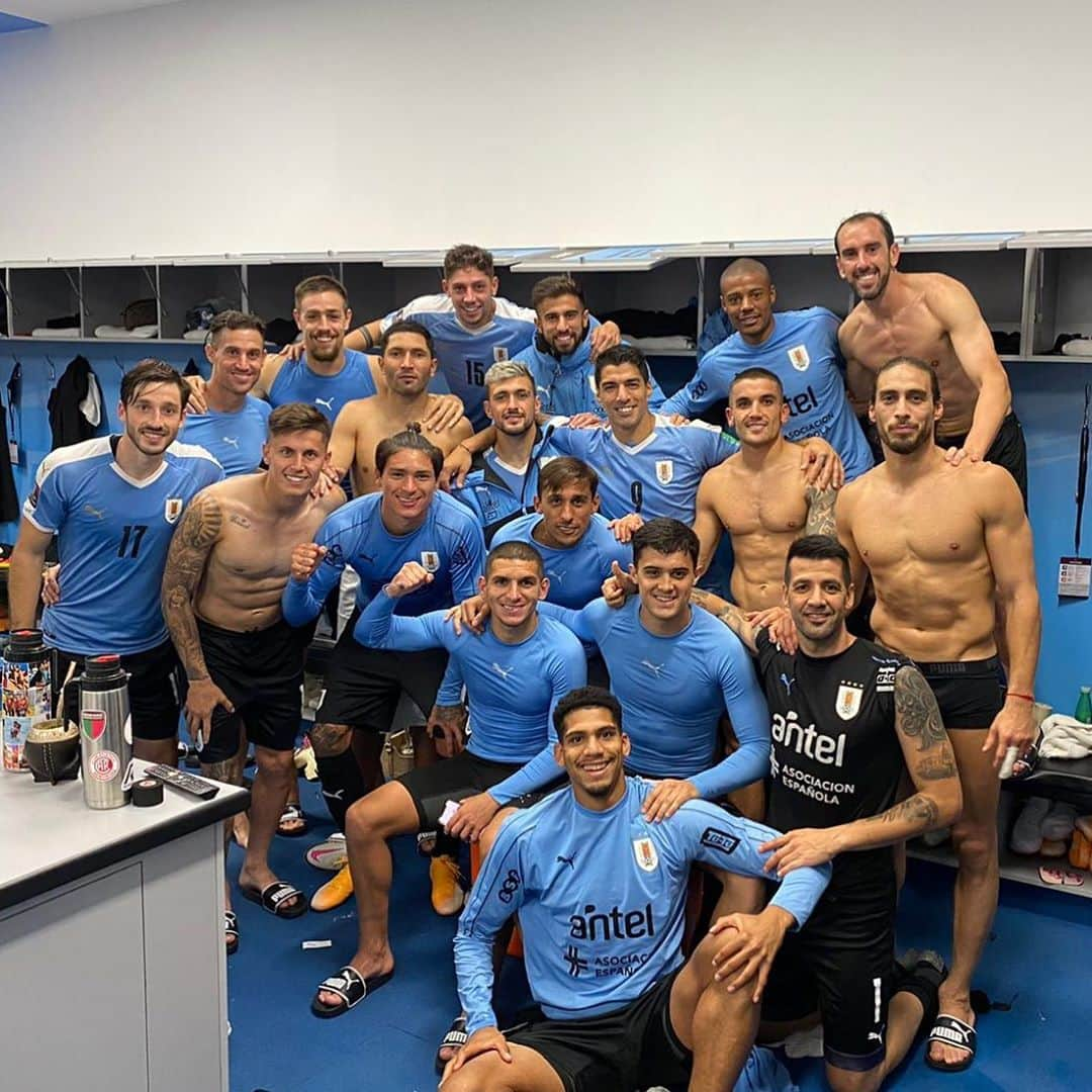 ルイス・アルベルト・スアレスさんのインスタグラム写真 - (ルイス・アルベルト・スアレスInstagram)「VAMO URUGUAY VAMOOOOOOOO! 💪💪🇺🇾🇺🇾gran esfuerzo BANDA!👊👊 #eliminatorias2022 #elequipoquenosune #uruguaynoma」10月9日 9時59分 - luissuarez9