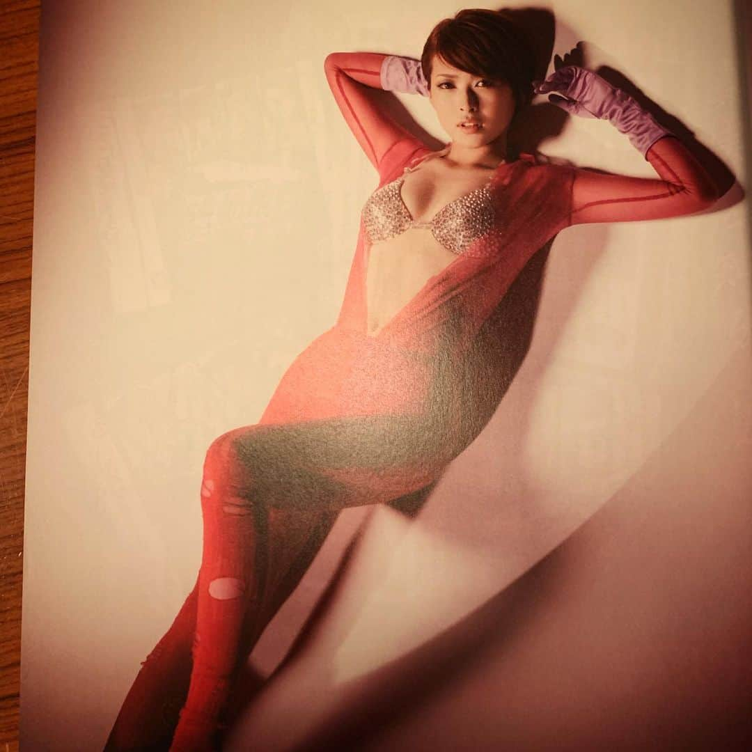 夏目ナナさんのインスタグラム写真 - (夏目ナナInstagram)「懐かしい。サイゾー。 #むかしの写真  #healthy  #red #2006」10月9日 10時01分 - nana550123