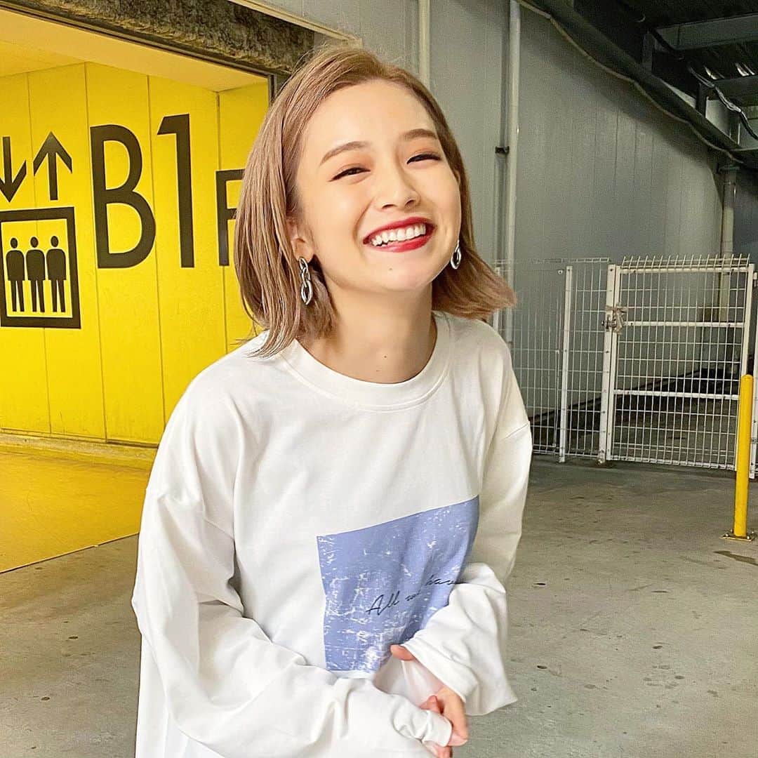 富久美玲のインスタグラム：「_ . 🆕 好きな青色のデザインに一目惚れ🥺♪ . 昨日ぐらいから寒くなってきたけど 今季ギリギリまで沢山着まくります！ .  @m_nort.official  ▷フリーサイズ .  #私服#身長152cm#mireistylecode#ootd#トップス#長袖#ロンt#mnort」