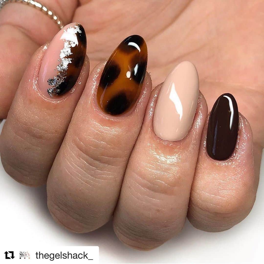 Nail Designsさんのインスタグラム写真 - (Nail DesignsInstagram)「Credit: @thegelshack_  ・・・ That biab natural nail life>>> •Chocolate x nude x tortie• @the_gelbottle_inc •prep• @navyprotools #nails #gelnails #nailart #nailinspo #tortoiseshell #almondnails #autumnnails #nailsofinstagram #showscratch #stourbridge #hagley #birmingham」10月9日 10時17分 - nailartfeature