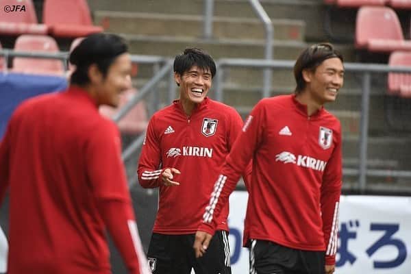 のインスタグラム：「. 試合会場で前日練習🇯🇵 🇨🇲カメルーン戦は日本時間21時キックオフ⚽️  📷Photo by JFA  #川島永嗣 #権田修一 #シュミット・ダニエル #吉田麻也 #酒井宏樹 #室屋成 #植田直通 #安西幸輝 #板倉滉 #冨安健洋 #菅原由勢 #原口元気 #柴崎岳 #遠藤航 #伊東純也 #南野拓実 #鎌田大地 #中山雄太 #三好康児 #堂安律 #久保建英 #大迫勇也 #鈴木武蔵 #日本代表 #daihyo #サッカーキング #サッカー #⚽️」