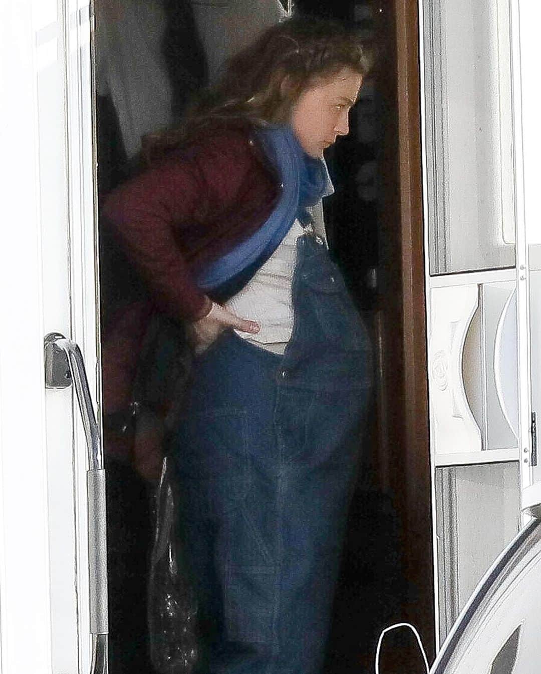 Just Jaredさんのインスタグラム写真 - (Just JaredInstagram)「Chloe Moretz was spotted with a baby bump, but it’s just for a new movie! Read about the upcoming project by tapping this photo at the LINK IN BIO. #ChloeMoretz Photos: Backgrid」10月9日 10時20分 - justjared