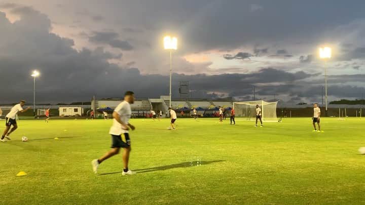 サッカー コロンビア代表チームのインスタグラム：「🎥 ¡Dándola toda en nuestra nueva casa, todo listo para el debut!  #VamosColombia 🇨🇴」