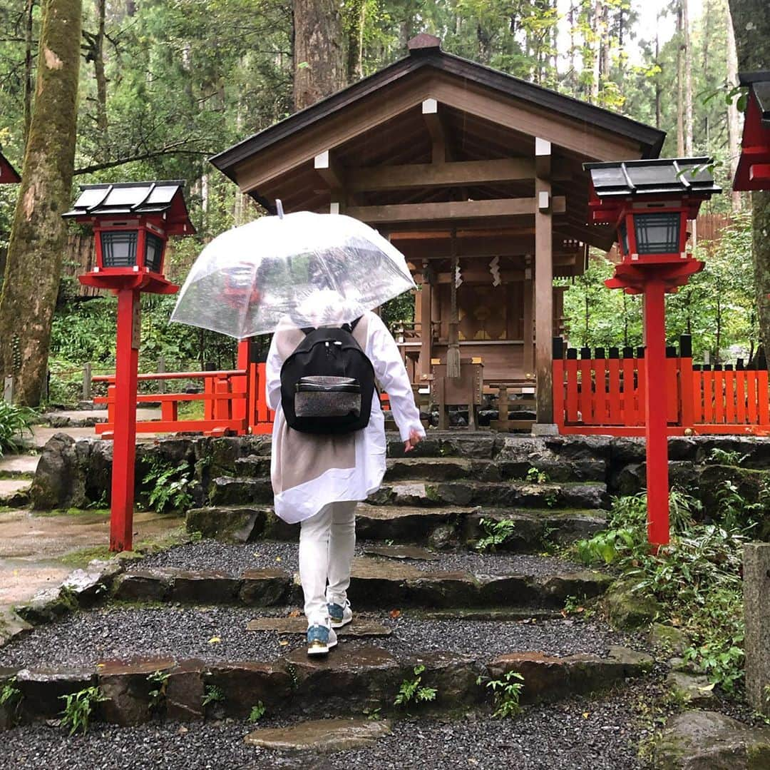 佐伯三貴さんのインスタグラム写真 - (佐伯三貴Instagram)「旅の思い出❤️お寺編  清水寺、晴明神社、白峯神宮、鈴蟲寺、貴船神社、鞍馬寺へ行きました🥰  雨だったけど身体も心も洗われているかのように感じる素敵な場所ばかりでした😊  清水寺は普段は入れないところまで案内してくださり本当に感謝です🥺  #最高の一人旅 #京都おいでやす #舞妓はんになりたい #寺巡り」10月9日 10時35分 - threeprecious