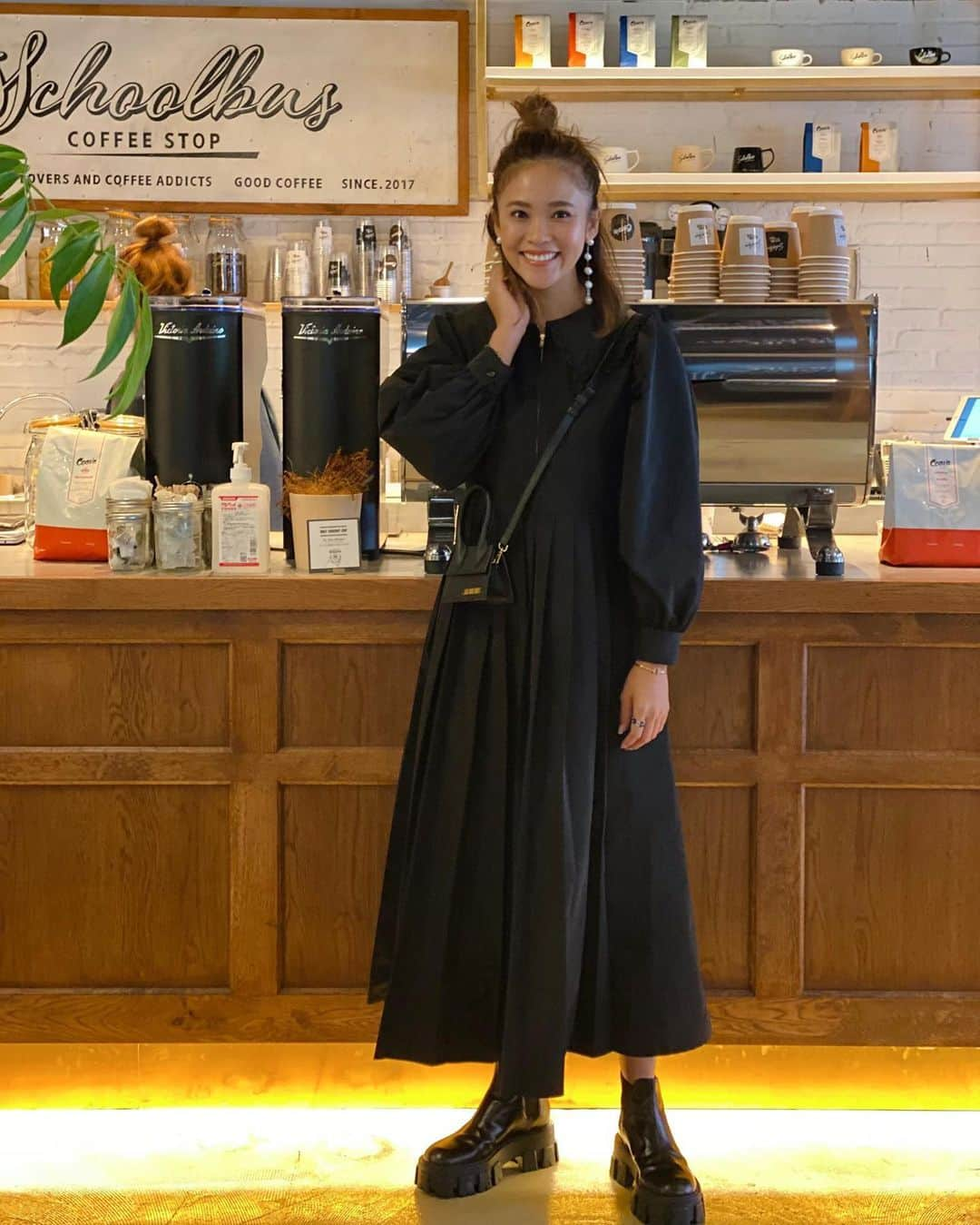 Risako Yamamotoさんのインスタグラム写真 - (Risako YamamotoInstagram)「おはようございます♥︎ 久しぶりの質問コーナー、大盛況で嬉しい〜💌 ・ 重複している質問もあるので、ハイライトに残しています🙇🏼‍♀️💗 ・ 意外とスキンケア、メイクのご質問が多くて… また改めてフィード投稿でご紹介させてください(◜◡◝ )♡ ・ ・ こちらもご質問頂いたワンピース♥︎rosy Monsterの新作です！ ・ 前zipなので授乳もできるデザイン🤱🏽 発売日などの詳細はまだ決まっておらず、メルマガと @rosy_monster のアカウントでアナウンスしています📢💭♥️ お楽しみにお待ち下さい♡ ・ ・ #ootd #coordinate #fashion #rosymonster #PRADA #jacquemus #maayapearls」10月9日 10時37分 - risako_yamamoto