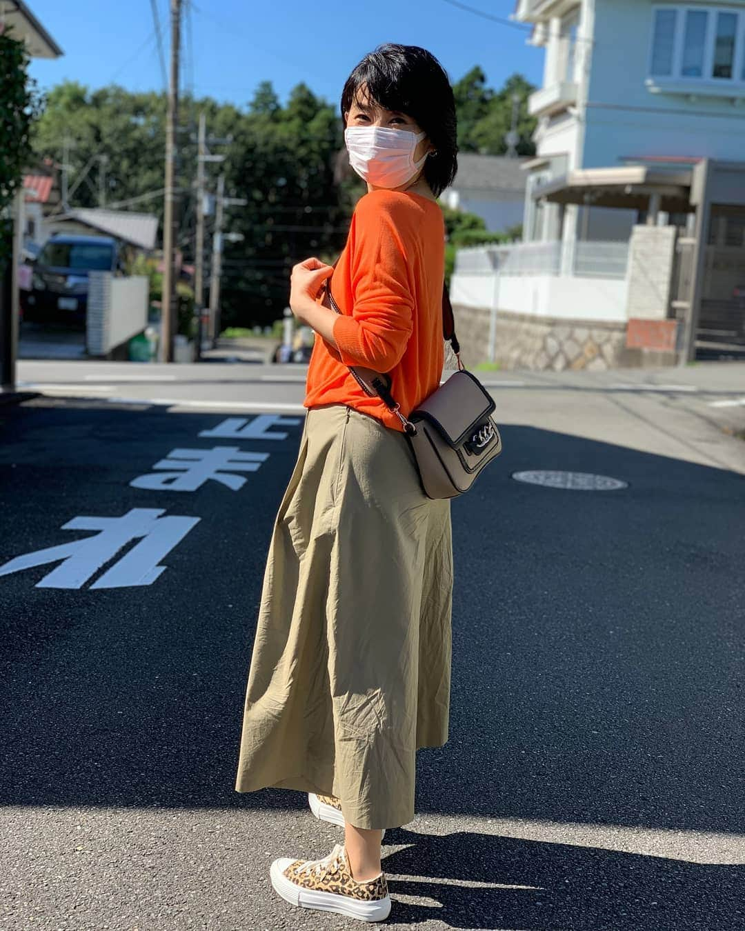 小島奈津子さんのインスタグラム写真 - (小島奈津子Instagram)「2020*10*9 明日 10/10(土) #日テレ系 #ぶらり途中下車の旅 #小田急線編 ． ロケ日は気持ちよい晴天に恵まれ、#ぶらり日和 😁秋を体感。 明日は台風接近が心配です。。 ． @zara  @CONVERSE」10月9日 10時39分 - kojimanatsuko_official