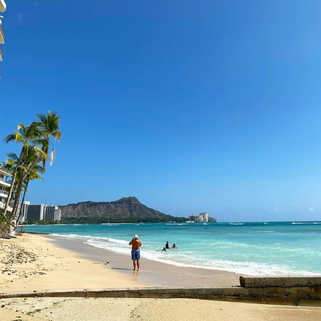 工藤まやさんのインスタグラム写真 - (工藤まやInstagram)「Waikiki Beach💙   #hawaii #waikikibeach #instagenichawaii」10月9日 10時44分 - mayahawaii325