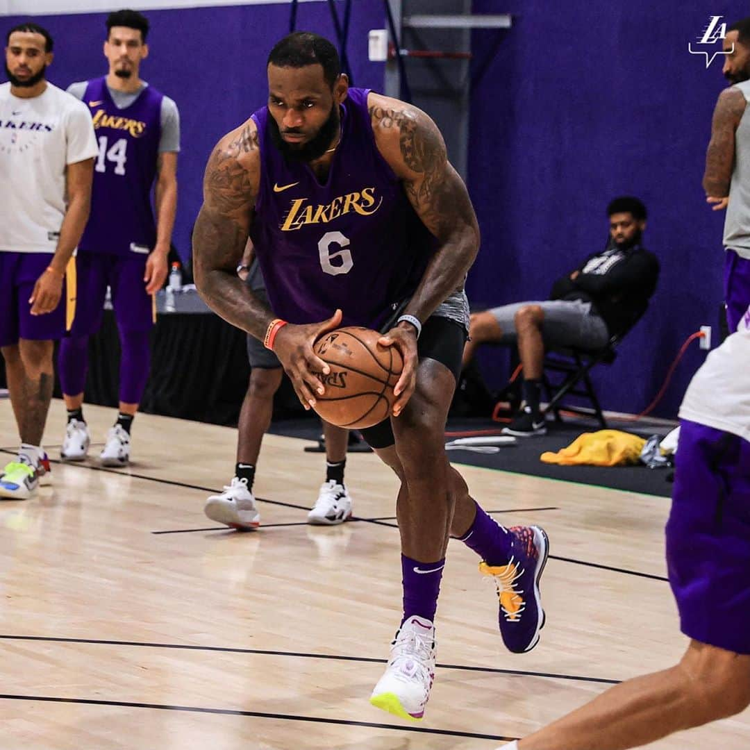 Los Angeles Lakersさんのインスタグラム写真 - (Los Angeles LakersInstagram)「12 months into the season. Still focused on improving. #LakeShow」10月9日 10時46分 - lakers