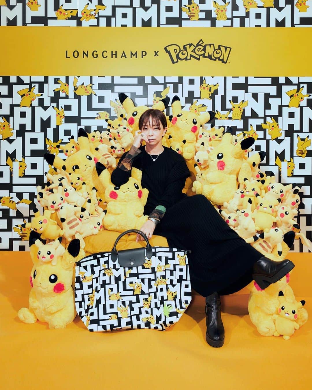 EMIのインスタグラム：「☆ 【Longchamp x Pokémon】のコラボが発売‼️ 昨日一足お先に表参道店に遊びに行ってきました😆 ピカチュウ大量発生してたよー❤️ このBAG可愛すぎる…😍 @longchamp  #ロンシャン #LongchampxPokemon #PR」