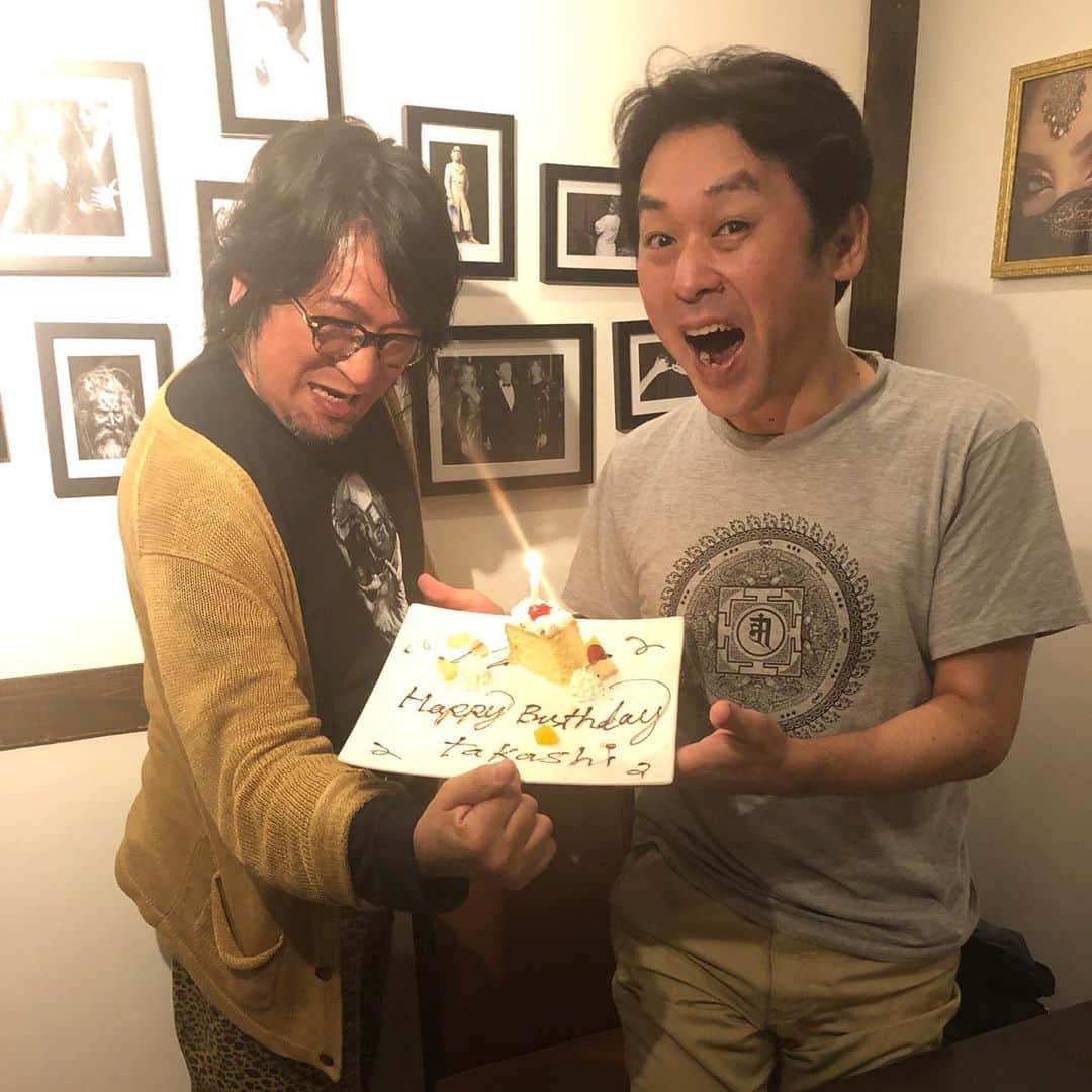 金剛地武志のインスタグラム：「昨日、ちょっと早めのお誕生祝いをyes, mama ok? のキラーさんとGoToしてきました。53歳おめでとう、たかし。」