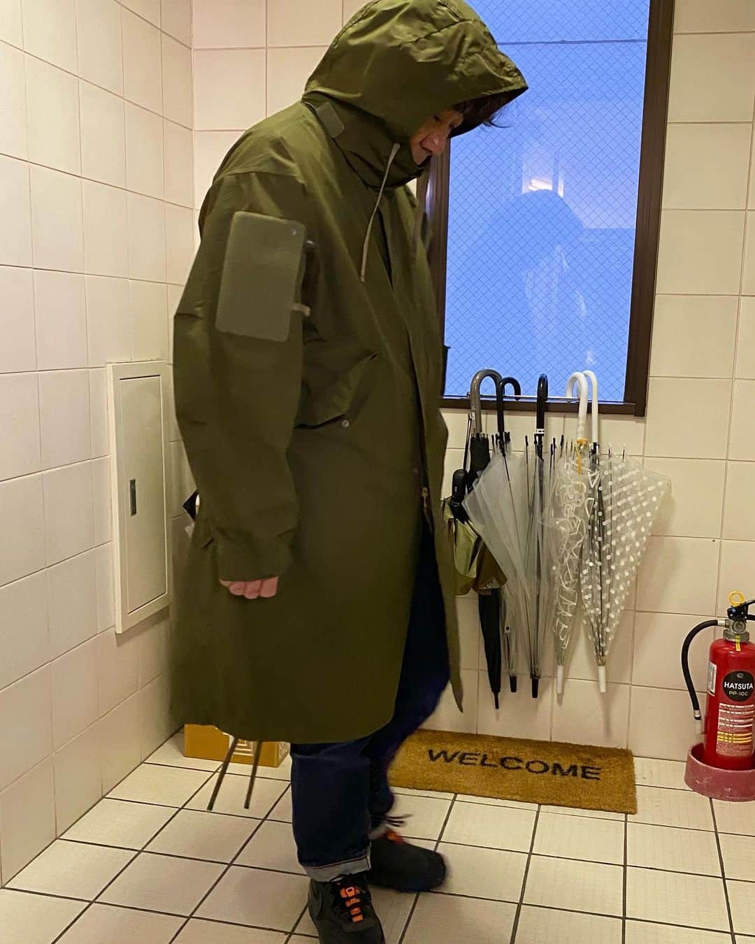 のインスタグラム：「こんな日はコレですね！ バッチリです。 . たいへんお世話になっているビームスメンズカジュアルディレクター中田慎介さんがディレクターを務めるDAIWA PIER39 釣りにもいけるけど、こんな日は最高です！ . . #中田慎介 #daiwapier39  #beamscreative  #daiwafishing」
