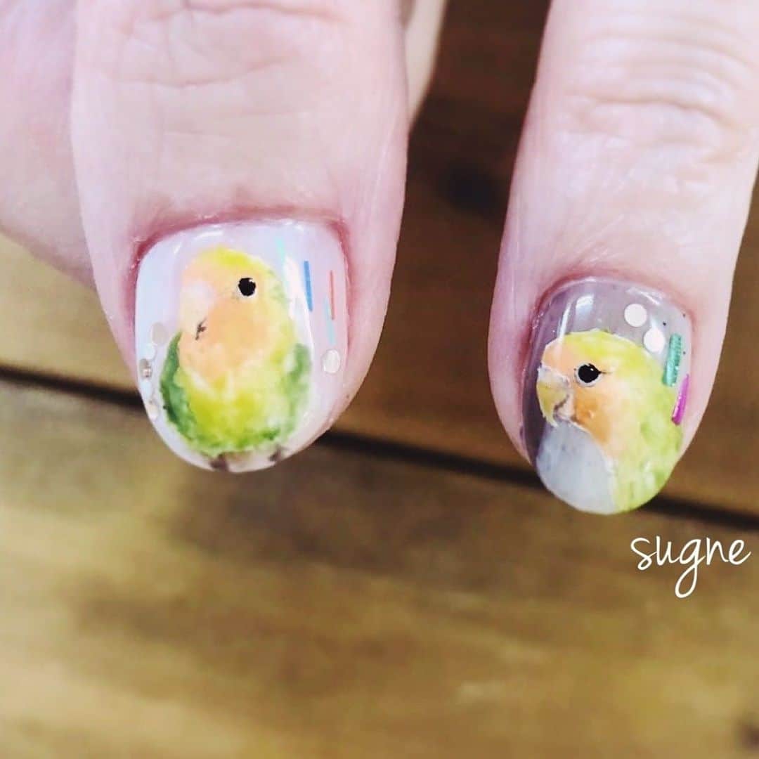 ネイル アイ サロン スグネのインスタグラム：「bird byメーテル @___the_nail___   イラストありの場合はご予約時にお知らせください！  💺 ご予約のご案内 10/10sat 満席🙇‍♀️  10/11sun 15:30〜以降ok（最終18:00）  @___the_nail___  こちらのアカウントのプロフィールより直接ご予約頂けます！ 🙇‍♀️  .  #sugne #sugneうちの子 #うちの子ネイル#ネイル#ネイルデザイン#ネイル#カジュアルネイル#ショートネイル#ネイル#ニュアンスネイル#ニュアンスアート#nail#かわいい#nailart#手描きアート#手描きネイル#高田馬場ネイル#高田馬場」