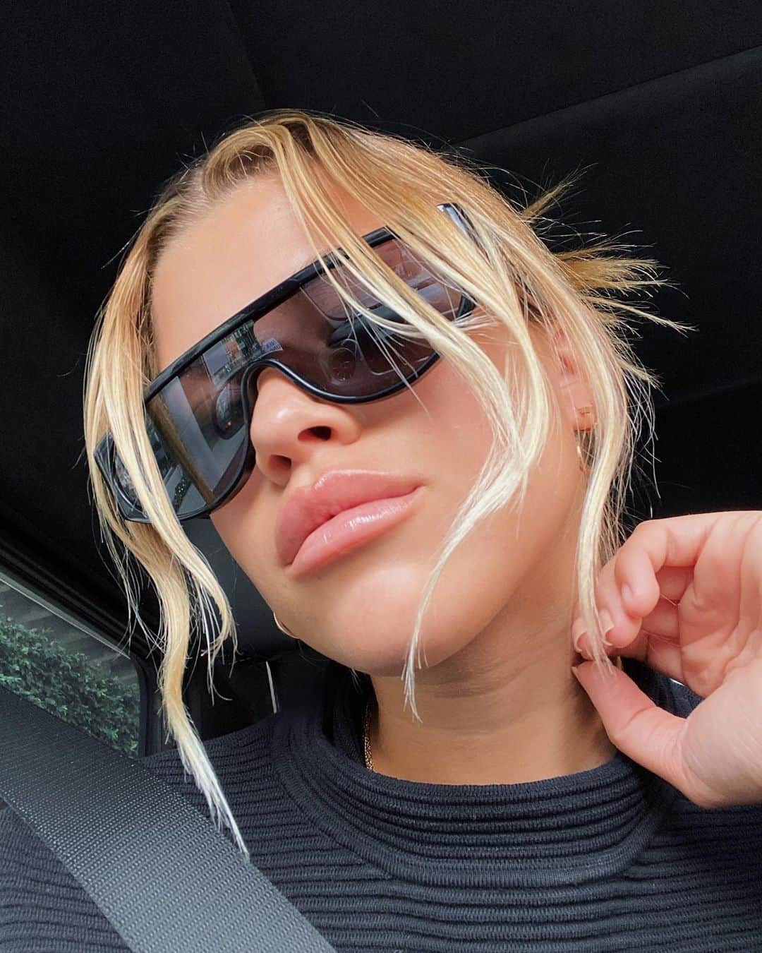 ソフィア・リッチーのインスタグラム：「👀」