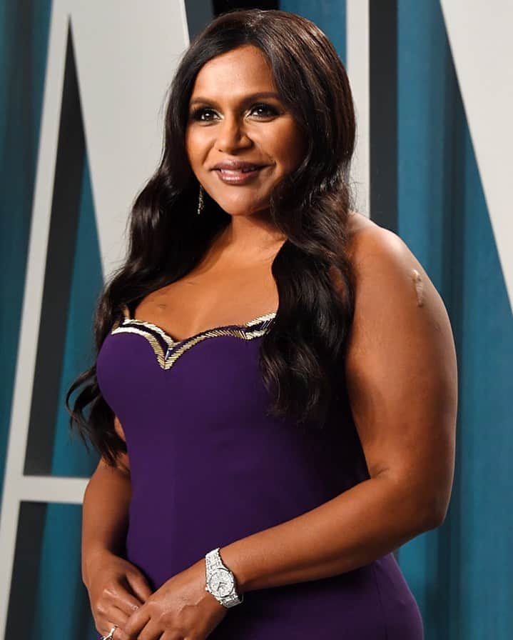Just Jaredさんのインスタグラム写真 - (Just JaredInstagram)「Mindy Kaling just announced very exciting news - she secretly welcomed her second child last month! Tap this photo at the LINK IN BIO for her interview about her newborn baby. #MindyKaling Photo: Getty」10月9日 11時30分 - justjared