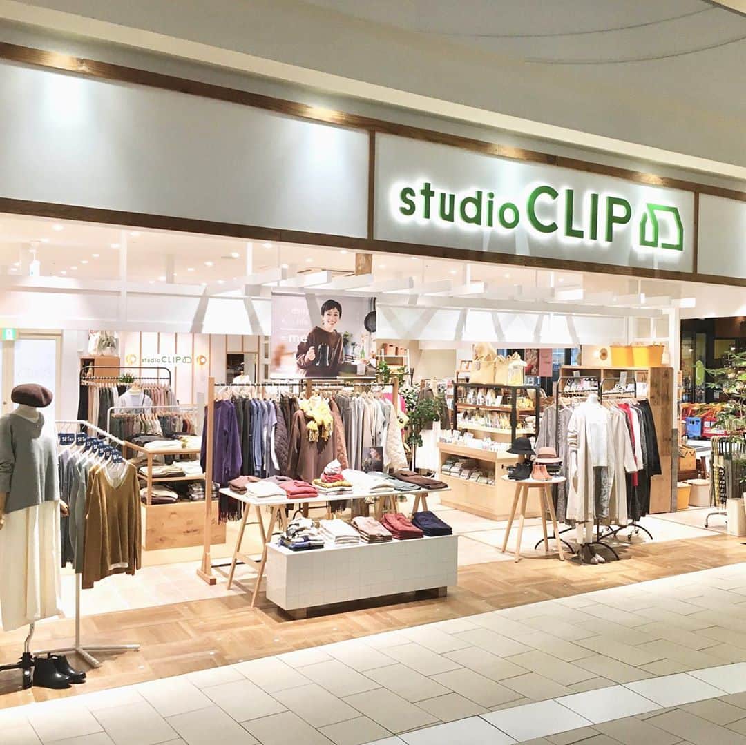 スタディオクリップさんのインスタグラム写真 - (スタディオクリップInstagram)「【studio CLIP リニューアルOPEN‼︎】  イオンモール岡崎店（ @studioclip_okazaki ）が10月9日（金）に、リニューアルOPENしました‼︎ 店内が新しくなり、さらにお買い物を楽しめるお店になりました。お洋服はもちろん、生活雑貨、服飾小物も多数ご用意しております＊お近くに来た際は、ぜひ覗いてみてくださいね‼︎  ＃studioclip #スタディオクリップ #イオンモール岡崎 #リニューアルオープン #岡崎 #秋コーデ #秋の食卓 #ちょうどいい暮らし #スタジオクリップ #スタジオじゃないよスタディオだよ」10月9日 11時32分 - studioclip