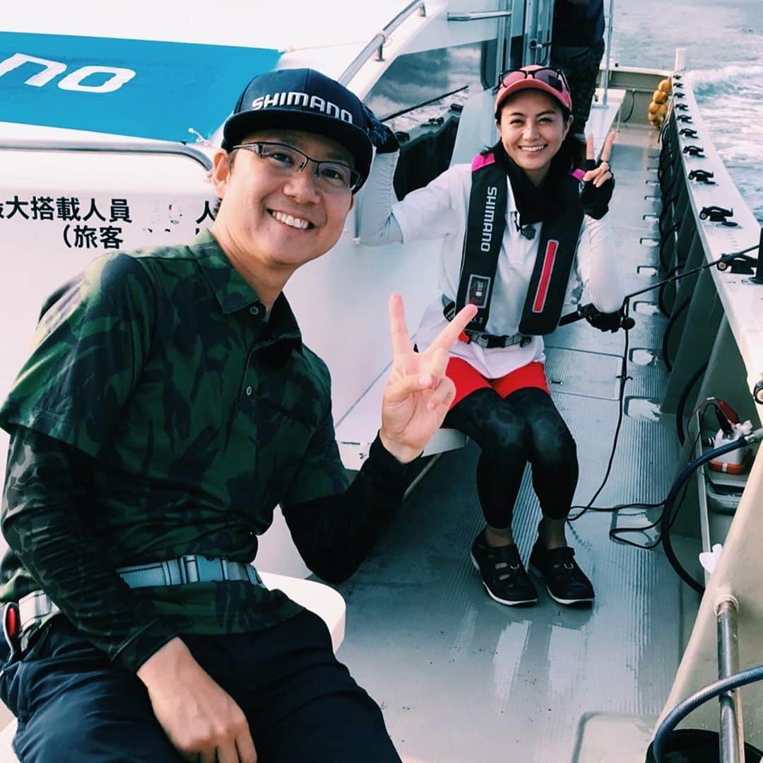 長沢裕さんのインスタグラム写真 - (長沢裕Instagram)「人生で初めての海釣り。 大阪湾でてんやたちうお釣りに挑戦してきました。 イカ先生として有名な富所潤先生に丁寧にお教えいただき、2匹釣れました。 水面に光り輝くたちうおが現れた時の感動と全身で感じた潮風の気持ちよさを胸に刻んで、これからの釣りライフを楽しんで行こうと思います。 #引きも合わせも謎だった #初の海釣り#潮風#朝日#釣り百景#bstbs」10月9日 11時42分 - nagasawa_yu