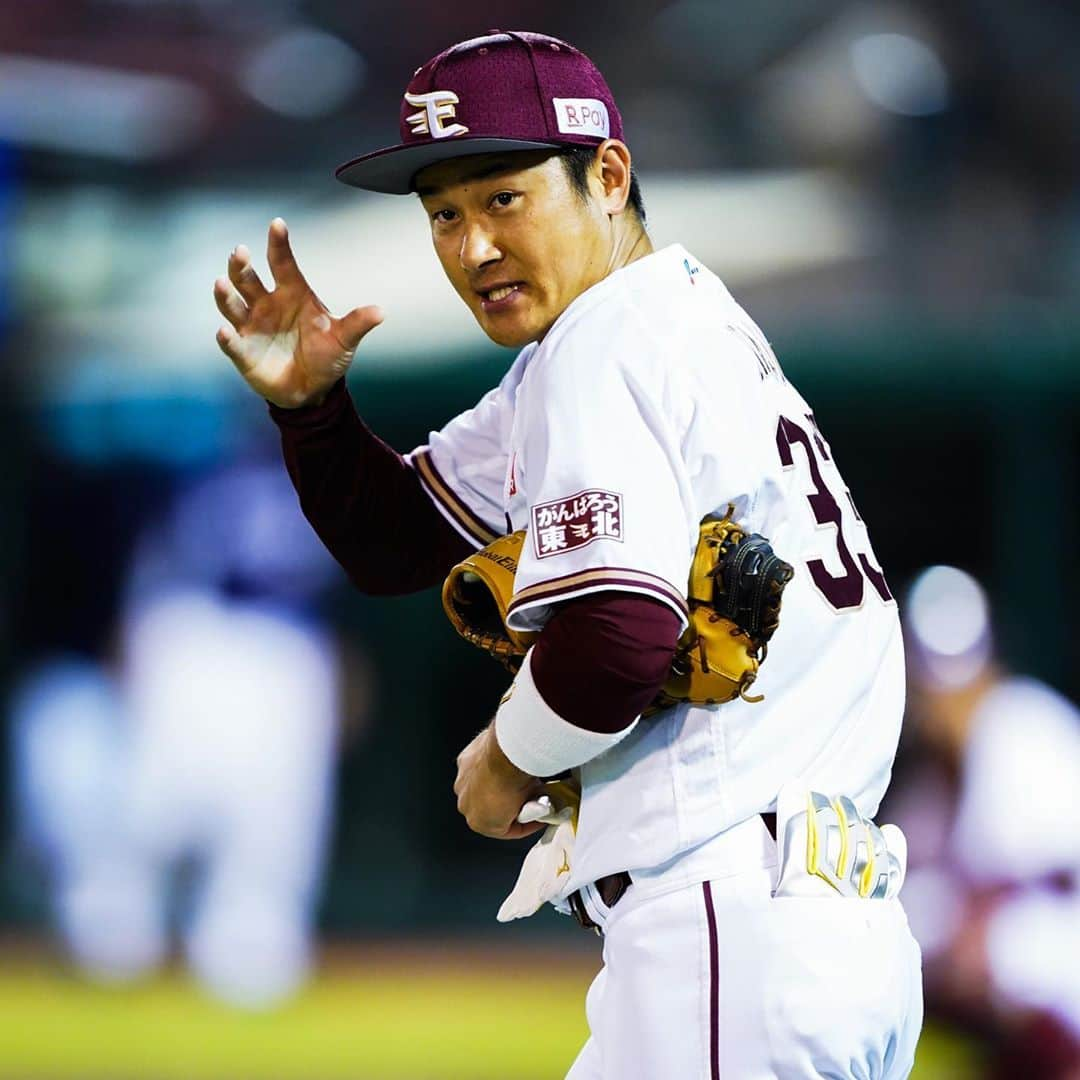 東北楽天ゴールデンイーグルスさんのインスタグラム写真 - (東北楽天ゴールデンイーグルスInstagram)「⚾️ ⚾️E 2-5 L⚾️ 投打でわずかに主導権を許してしまい敗戦。 4試合連続で5番で出場の銀次選手が 3安打2打点の大活躍で打線を牽引‼️ そして鈴木大地選手も2安打で存在感を発揮👍🏼 投げては先発の塩見選手が5回3失点6奪三振⚾️ スタメンマスクの下妻選手が盗塁を2度阻止👏🏼👏🏼 #rakuteneagles #NOWorNEVERいまこそ #日本一の東北へ #銀次 #塩見貴洋 #鈴木大地 #下妻貴寛  #写真もイープレで」10月9日 22時30分 - rakuten_eagles