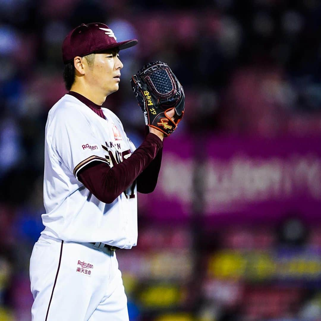 東北楽天ゴールデンイーグルスさんのインスタグラム写真 - (東北楽天ゴールデンイーグルスInstagram)「⚾️ ⚾️E 2-5 L⚾️ 投打でわずかに主導権を許してしまい敗戦。 4試合連続で5番で出場の銀次選手が 3安打2打点の大活躍で打線を牽引‼️ そして鈴木大地選手も2安打で存在感を発揮👍🏼 投げては先発の塩見選手が5回3失点6奪三振⚾️ スタメンマスクの下妻選手が盗塁を2度阻止👏🏼👏🏼 #rakuteneagles #NOWorNEVERいまこそ #日本一の東北へ #銀次 #塩見貴洋 #鈴木大地 #下妻貴寛  #写真もイープレで」10月9日 22時30分 - rakuten_eagles