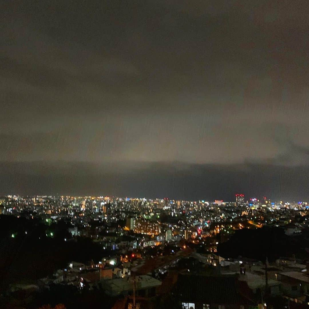 高橋恋子さんのインスタグラム写真 - (高橋恋子Instagram)「夜景 ✶ . . . この前初めて行ったんだけど めちゃめちゃ きれいだった〜✨ . . #沖縄  #那覇   #首里  #首里崎山公園  #夜景  #✨」10月9日 21時06分 - kokko5050