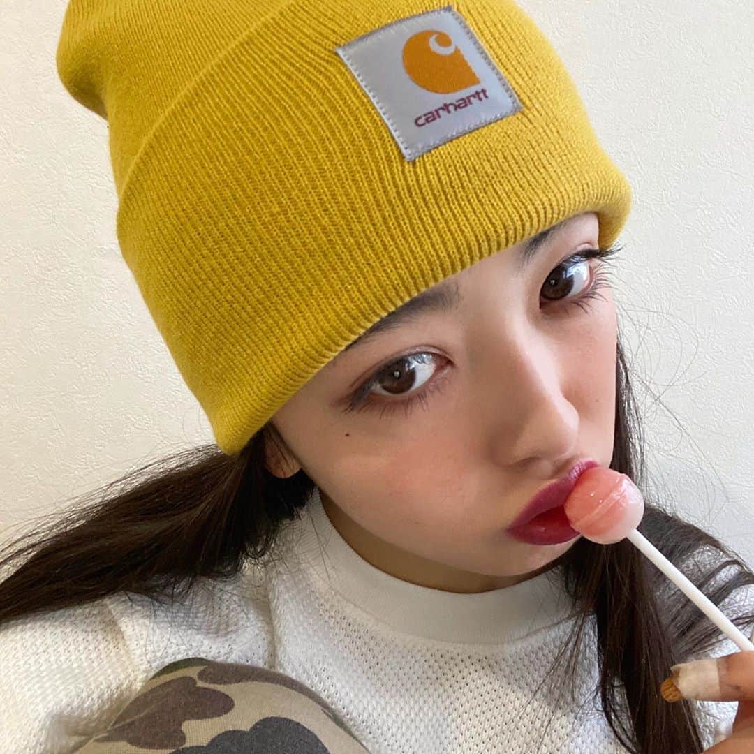 のインスタグラム：「【Chupa Chups × WEGO コラボキャンペーン】 1番好きなチェリーのフレーバーをイメージして コーディネートしてみたよ🍒🍒 . （@chupachups_jp）と（@wego_official）の アカウントをフォローして、ハッシュタグを付けて投稿すると WEGOマガジン12月号に掲載と1万円の商品券と チュッパチャプスも当たるかも！ . . 下のハッシュタグを付けて投稿してね🤫💕 キャンペーンは10月31日まで！ #チュッパチャプス #chupachups #foreverfun #mashupyourfun」