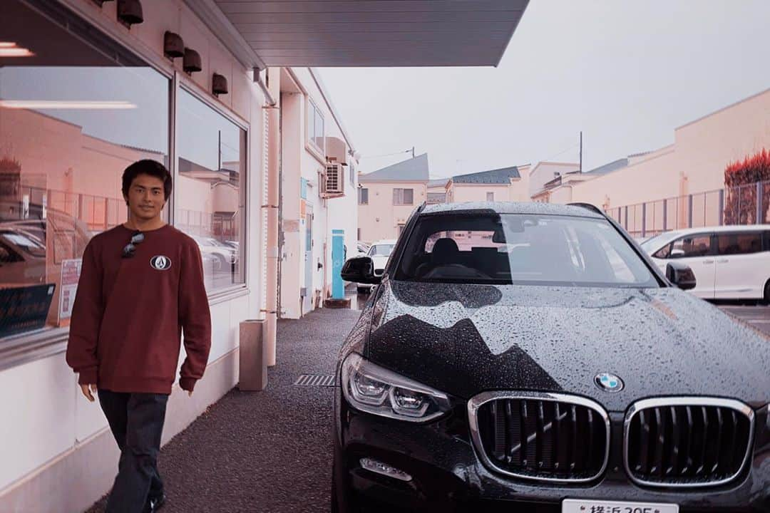 佐藤魁のインスタグラム：「Shonan BMW×journalstandard furniture  【sea side garage】  藤沢支店 で試乗して来たよ！  　 ((tags)) #shonanbmw #モトーレン湘南 #SeaSideGarage #journalstandardfurniture #駆けぬける歓び #BMWで遊ぼう @shonan_bmw」