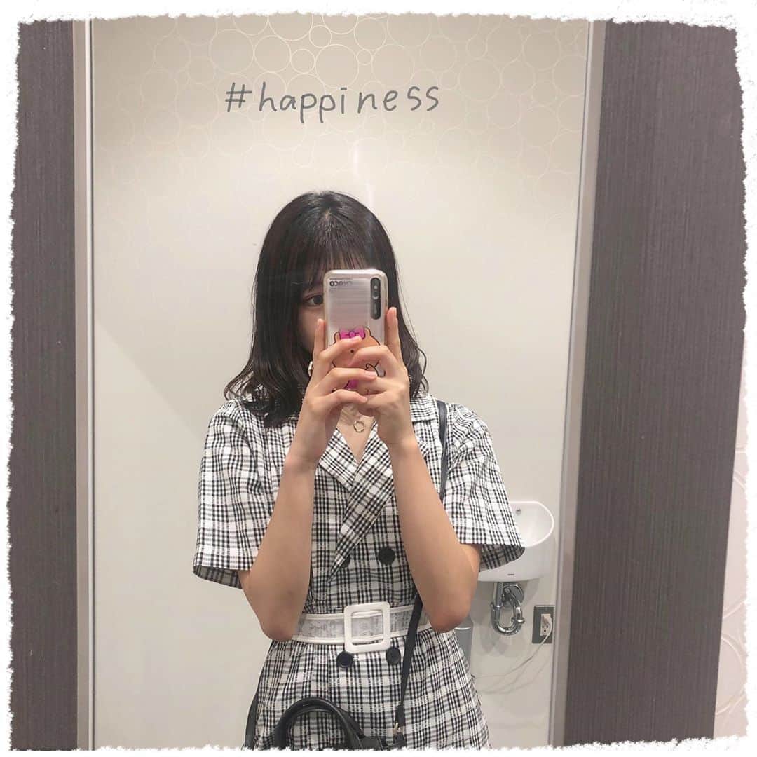 のインスタグラム：「． ． ばんくま🧸🎀 ． ． 鏡見つけるとついつい撮っちゃう‪よね〜 共感者いるかな🤫❕ ． ． 髪切ったばっかりの時、早くみんなに言いたくて ソワソワしてた〜（＾Ｏ＾）❤︎ 美容師さんからも周りの方からも好評みたいで 幸せです👶🏻🤍 ． ． ． いつもいいね＆コメントありがとうございます🧸🎀 ． ． #まりくま #まりくま進化計画 #Popteen #POP #手書き加工 #手書き #鏡越し #ljk #jk #jkブランド #鏡 #スマホケース は #linefriends 可愛くない？💖」
