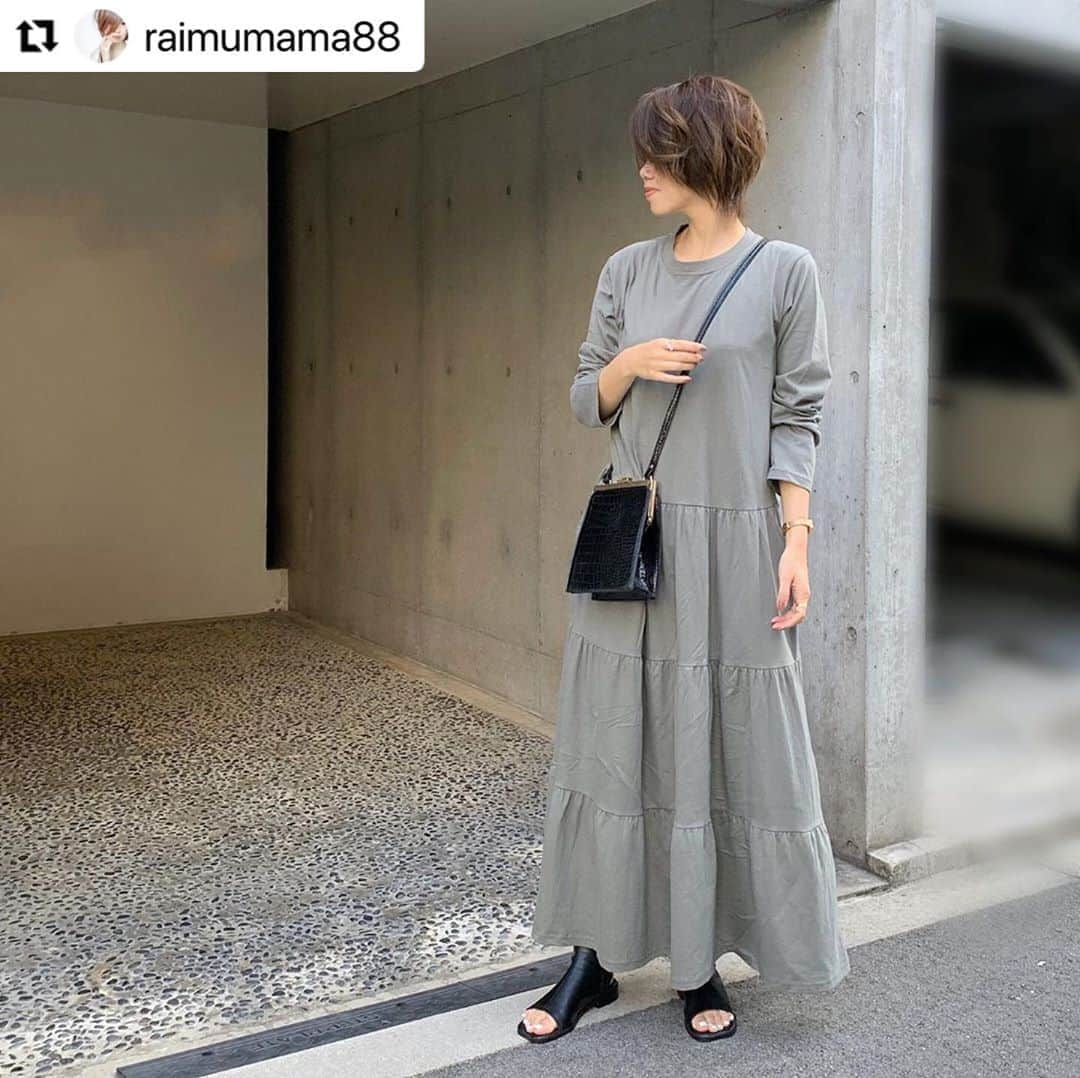 ショップにこにこさんのインスタグラム写真 - (ショップにこにこInstagram)「#Repost @raimumama88 with @make_repost ・・・ ☆2020.10.09☆ . . 大人可愛い @shop_realstyle ワンピ 1枚でこなれ感がでるのも嬉しい❤︎ 158cmで、この丈感も◎ . . @shopnikoniko のがま口バッグ めっちゃお洒落で、かなり使える〜 ブラックにして正解𓂃𓋏 . ＼ZOZOTOWN店限定！／ ☑️がま口クロコスクエアバッグ 今、タイムセール中 4,399円 → 2,999円 10/9(金)20：00～10/13(火)11:59 まで☺︎✔︎ . ＿＿＿＿＿＿＿＿＿＿ .  #ショップにこにこ_zozotown #がま口バッグ #クロコバッグ #realstyle #リアスタ #realstyle_code #マキシワンピ #ティアード #ricordi #リコルディ #ponte_fashion #スナップミー#mineby3mootd #4yuuu #4meee #ootd_kob #mery #locari #lucrajp #일상코데 #패션스타그램 #秋コーデ #ママコーデ #きれいめファッション #アラフォーコーデ #アラフィフコーデ #きれいめカジュアル #お洒落さんと繋がりたい」10月9日 21時17分 - shopnikoniko