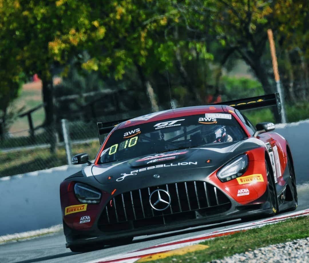 Mercedes AMGさんのインスタグラム写真 - (Mercedes AMGInstagram)「The finale of the 2020 @gtworldchallengeeurope Sprint Cup will be held at @circuitdebcncat this weekend (9-11 October). In total, seven Mercedes-AMG GT3s will enter the three 1-hour races on Saturday and Sunday and our teams and drivers are in promising positions to win several championship titles. It will be an exciting event, which you can follow on our Mercedes-AMG Customer Racing Facebook page.  #MercedesAMG #MercedesAMGMotorsport #AMGGT3 #GTWorldChEu」10月9日 21時37分 - mercedesamg